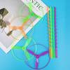 Tamaño pequeño Empuje Manual OVNI Hada Voladora Frisbee Plástico Libélula de Bambú Puesto Venta Un Yuan Dos Mercado Nocturno Juguetes para Niños