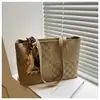 Lenço de Seda Decorativo Tendência 2025 Novo Estilo Simples Diário Trabalho Deslocamento Casual Grande Capacidade Bolsa Tote Fashion para Mulheres