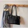 Bolso grande de alta gama para mujer, nuevo bolso de hombro/bajo el brazo retro de nicho para el otoño de 2026, bolso tote casual para el trabajo