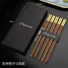Palitos de Madeira Personalizados Elegantes para Asas de Frango para Uso Doméstico Palitos Estilo Chinês para Uso Comercial Troncos de Madeira Sólida Tinta Antiderrapante Sem Tinta Palitos de Presente