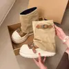 Botas de Moda Gruesas para Mujer que Aumentan la Altura para Mujeres Petitas, Nuevo Modelo 2026, Elegantes, Versátiles, Cómodas, con Diseño de Hebilla de Cinturón Empalmado
