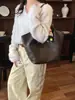 Bolso tipo cesta de mercado de moda estilo coreano 2025 nuevo versátil con patrón de lichi bolso de mano de alta gama de un solo hombro cruzado