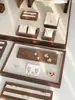 Soporte de Exhibición de Joyería de Nogal Modelo Percha para Collares de Cuello Anillos de Joyería Pulseras Adornos de Exhibición para Tienda de Mercado