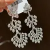Pendientes de Borla Hueca con Flor de Zirconia Transfronterizos Europeos y Americanos, Pendientes de Lujo Ligero de Gama Alta, Accesorios para Orejas de Nicho Modernos y Únicos para Mujer