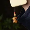 Chaveiro do Signo de Cavalo em Sândalo Verde Natural com Pingente de Pedra Ágata Vermelha e Pingente de Tira para Celular de Cavalo Pequeno