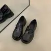 Mocasines planos retro lindos de color marrón con lazo para mujer, diseño único, zapatos versátiles de cuero con punta redonda