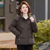 Jaqueta de Algodão Grossa Quente Estilo Novo de Inverno da Mamãe Moda Casual Plus Size Emagrecedora Estilosa Pequeno Estilo Chanel Versátil Casaco de Algodão