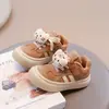 Estación Europea 2025 Otoño Nuevos Zapatos de Entrenamiento Alemanes con Cordones de Cuero Genuino de Suela Gruesa Versión Coreana Versátiles Cómodos Planos Casuales para Mujer