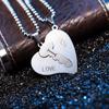 Collar con colgante de pareja de acero inoxidable de AliExpress con forma de corazón y llave de desbloqueo.
