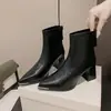 Botas de tornozelo estilo coreano com bico fino e salto grosso para mulheres, moda outono 2026 novo estilo, botas de salto médio finas, gentis e versáteis