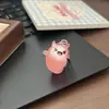 Llavero de fantasma colorido que brilla en la oscuridad para Halloween, linda decoración para mochila, accesorio favorito y regalo para estudiantes y niñas