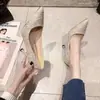 Sapatos de Salto Agulha Sociais Elegantes Estilo Francês 2025 Novo Outono Design de Nicho Scarpins Elegantes de Bico Fino