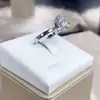 Suministro de Anillos de Diamante Sintético, Anillos Europeos y Americanos de Cobre Blanco de Seis Garras para Mujer, Joyería de Mano, Venta al por Mayor de Comercio Exterior de Lujo Transfronterizo