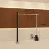 Estante de exhibición para tienda de ropa acero inoxidable negro montado en la pared perchero para colgar ropa oferta especial del comprador estante de exhibición de ropa estante para tienda de ropa de mujer