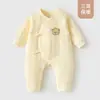 Roupas para recém-nascidos para outono e inverno, macacão quente de três camadas, macacão acolchoado estilo monge para bebê de um mês, para engatinhar
