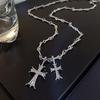 Colar de aço de titânio Double Cross Colar de aço inoxidável de luxo leve feminino Acessórios de clavícula de corrente de camisola de pingente feminino Novo