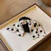 Goma para el pelo tipo scrunchie de satén con lunares estilo francés para mujer, Cinchuelo de alta gama, Nuevo modelo 2026, Elegante accesorio para el cabello