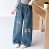 Pantalones infantiles transfronterizos otoño 2026 nuevo estilo jeans holgados para niños niños grandes modernos estampados lavados de pierna ancha