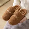 Nuevas pantuflas de algodón de color liso para pareja para otoño e invierno, engrosadas y cálidas, para uso en casa, suela suave, pantuflas de felpa antideslizantes, zapatos de maternidad para mujer