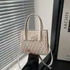 Bolso elegante nuevo 2026, un bolso tote cuadrado pequeño, un bolso de mujer de alta calidad, versátil y casual, con detalle de lazo, perfecto para llevar cruzado