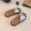 Chinelos infantis para exterior 2026 novo modelo de verão sandálias para meninas sapatos de praia sapatos casuais de sola macia para crianças mais velhas