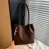 Bolsa de Axila de Alta Capacidade para Mulheres 2025 Inverno Novo Estilo Coreano Versátil Fosca para Comutar Bolsa de Ombro Tote