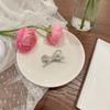 Horquilla de Lazo de Diamantes para Niña Dulce, Plateada con Pedrería, Clip de Pico de Pato para Mujer, Sensación de Alta Gama, Pequeña Horquilla Lateral de Diamantes Flash para Cabello Suelto