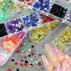 60 Tipos de Decoraciones para Uñas, Caja Larga de Tiras con Remaches Deslumbrantes de Forma Irregular, Accesorios para Uñas de Aleación Marquise con Perlas al por Mayor