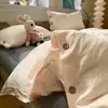 Juego de cuatro piezas de algodón lavado a rayas estilo ins, funda de edredón y sábana de algodón puro estilo botón, ropa de cama para dormitorio estudiantil