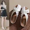 Mules cerrados de comercio exterior para mujer 2026 nuevo estilo de verano planos de suela blanda sandalias elegantes sin cordones caladas