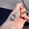 ¡Colgante de cristal verde natural! ¡El cristal está limpio! ¡El color fuego es súper fuerte! El tamaño de la piedra suelta es 10*14mm