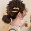 Presilha lateral elegante e doce estilo coreano com flores para mulheres, adequada para franja, adiciona um toque de ambiente outonal e invernal