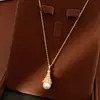 Exquisito y versátil collar de perlas en forma de abanico de circón, cadena para la clavícula de lujo ligero nicho de alta gama, joyería de moda y única al por mayor
