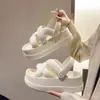 Chinelos estilosos com sola grossa para mulheres, novo modelo primavera 2024, EVA, adequados para combinar com saias, sandálias de praia super populares