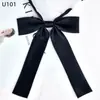 Pajarita JK estilo universitario flor de pluma gigante flor de raíz de cuello cruz cruzada corbata cuerda de cuello de estudiante femenina foto de graduación cinta