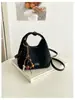 Bolsa de Couro Fosco para Axila Feminina 2026 Novo Estilo Design de Nicho Ombro Único Transversal Bolsa de Mão Feminina Estilo Versátil de Alta Qualidade