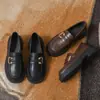 Populares zapatos de cuero para mujer de estilo retro británico, nuevos mocasines slip-on versátiles de otoño 2026