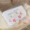 Nuevos Pendientes Pequeños Sencillos de Corazón Rojo para Mujer Otoño e Invierno, Una Tarjeta, Tres Pares, Pendientes Pequeños Estilo Estudiante Crema Gota de Aceite