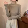 Suéter de tricô estilo Chanel com gola alta e fio core-spun para mulheres, outono e inverno, veludo Andy, camada interna quente com design de botão exclusivo