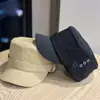 Sombrero ecuestre negro de ala plana estilo retro británico para mujer, nueva moda, temperamento artístico, circunferencia de cabeza grande, boina pico de pato, moderno
