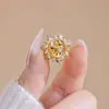 Mini Broche para Mujer, Lindo, de Alta Gama y Exquisito Pin de Solapa Corsage, Botón de Solapa de Traje Pequeño de Lujo Anti-Exposición Fragancia"""