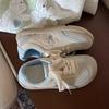 Sapatos brancos femininos 2025, novos sapatos baixos para primavera e verão, calçados de treinamento alemães para estudantes, Forrest Gump, tênis esportivos casuais