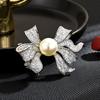Broche de Pérola Novo Estilo, Elegante Acessório de Alfinete para Casacos, Atacado Laço de Alta Qualidade com Pedrarias Estilo Chanel