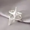 Joias femininas europeias e americanas transfronteiriças moda personalidade joias vazadas simples moda anel de quatro estrelas duplo prata fosco