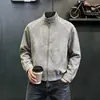 Chaqueta de cuero PU tie-dye marrón para hombre, chaqueta corta de béisbol americana deconstruida de otoño, chaqueta tipo bomber de corte limpio con cuello alto