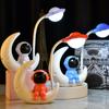 Nueva lámpara de mesa recargable creativa de astronauta, decoración de habitación infantil de hombre espacial, lámpara de mesa para lectura de estudiantes, regalo de temporada de apertura