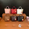 Bolsa de Mão Estilo Retrô para Mulheres 2026 Novo Estilo Simples Tendência Versátil Bolsa Tote Grande Capacidade Bolsa de Ombro