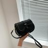 Bolso Simple de Personalidad Texturizado de Moda para Mujer 2025 Nuevo Bolso Cruzado de Moda Bolso de Hombro Tipo Silla de Montar Simple y Elegante