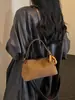 Bolso tipo almohada Boston de alta gama 2026 Nuevo Bolso de mano casual Versátil para el trabajo Hombro Cruzado Bolso Transversal Transfronterizo
