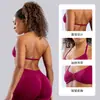 Sujetador deportivo cruzado de nailon mate de alta elasticidad con cuello halter, espalda descubierta fruncida para mujer, sujetadores deportivos al por mayor